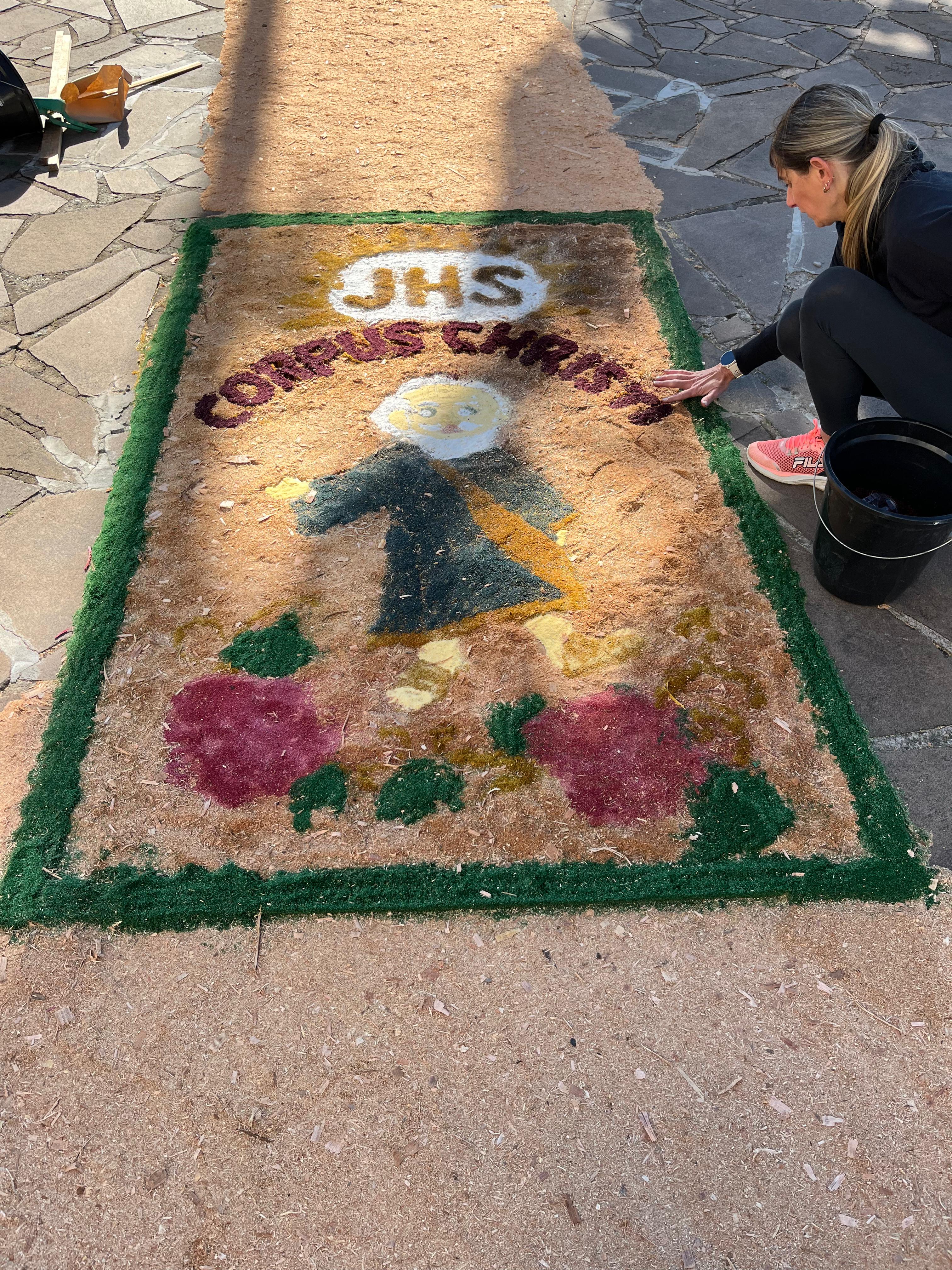 Corpus Christi mobiliza comunidade em São Pedro da Serra e mantém tradição dos tapetes 