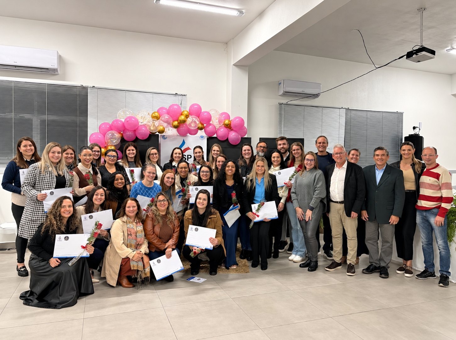 Curso para monitores escolares forma 25 participantes em São Pedro da Serra